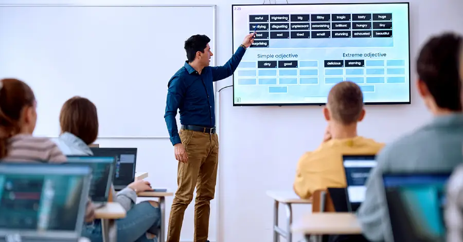 A male teacher in a class teaching the students about the importance of content refresh. 